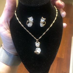 👇🏻$Reduced to lowest price. Beautiful kitty necklace and sparkling earrings 😻